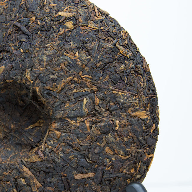 Bu Lang Imperial ripe Pu erh tea cake 2013 closer look