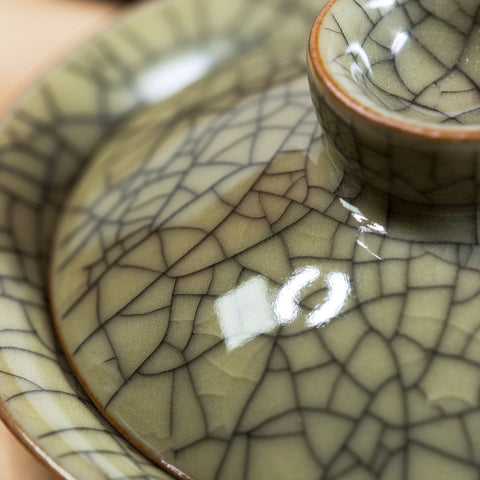 ceramic gaiwan teapot top closer view
