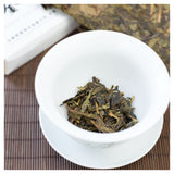 loosen pu erh tea  in a gaiwan